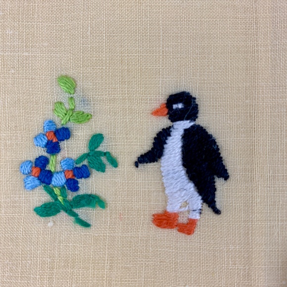 1960s Hand Embroidered Penguin Linen Guest Hand Towels, S/3 - Picture 4 of 6